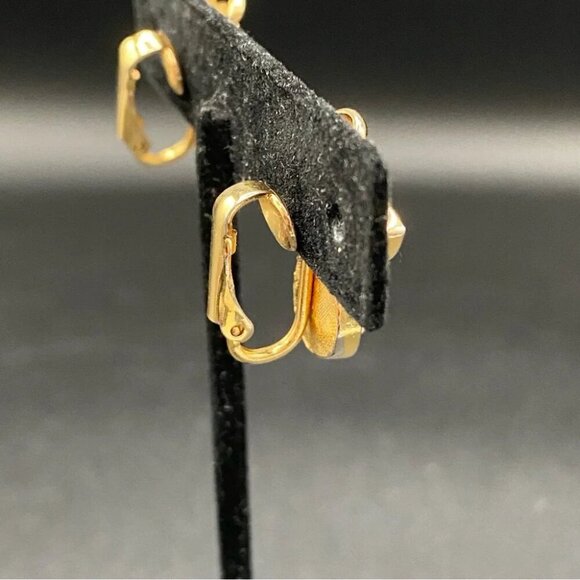 Avon Vintage Angel Pearl and Gold Tone Clip On Earrings - Picture 5 of 11